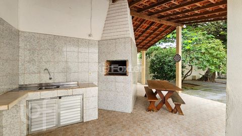 Image 19 - 886695