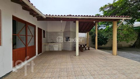 Image 18 - 886695