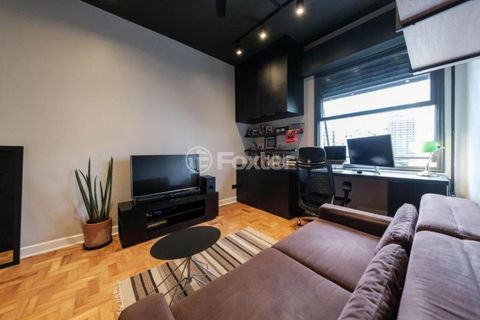 Image 9 - 886696