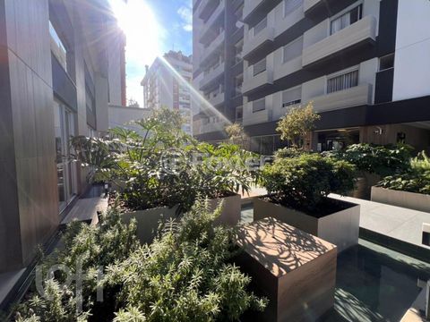 Image 3 - 886699
