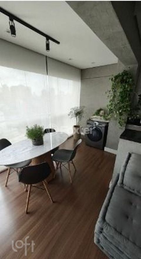 Image 1 - 886703