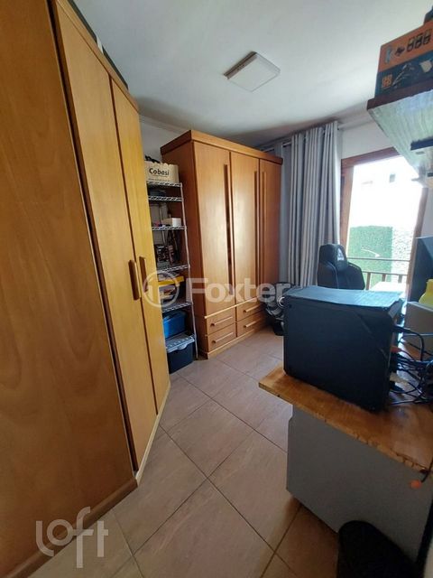 Image 8 - 886705