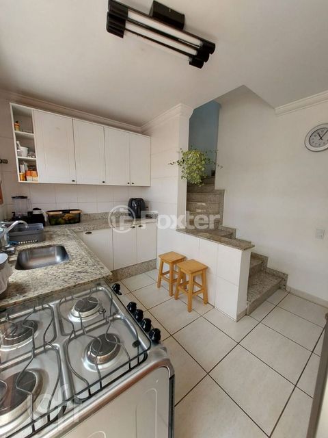 Image 4 - 886705