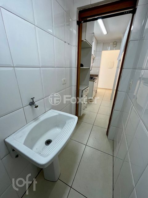 Image 7 - 886708