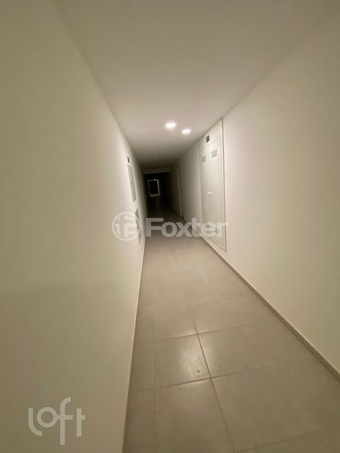 Image 9 - 886709