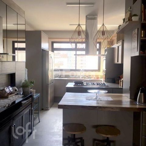 Image 4 - 886722