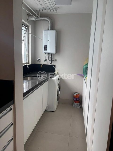 Image 8 - 886726