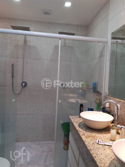 Image 8 - 886730
