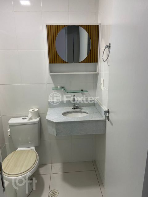 Image 16 - 886740