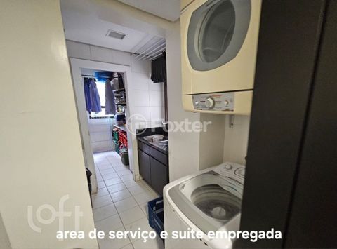 Image 17 - 886745