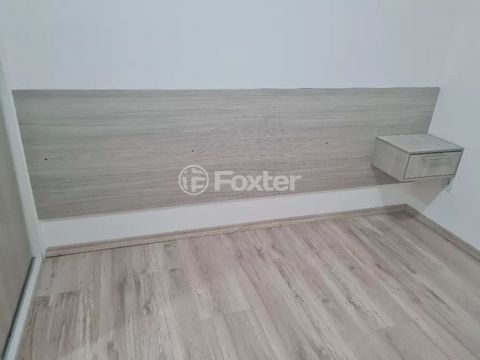 Image 11 - 886751