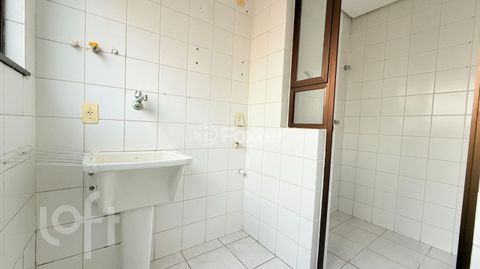 Image 13 - 886786