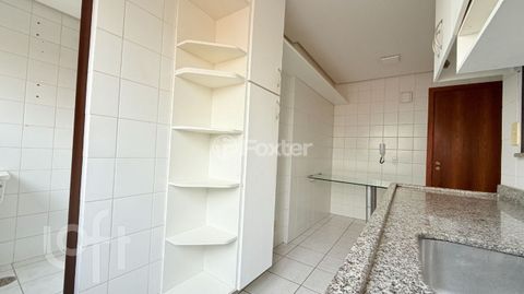 Image 12 - 886786