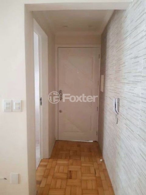 Image 6 - 886798