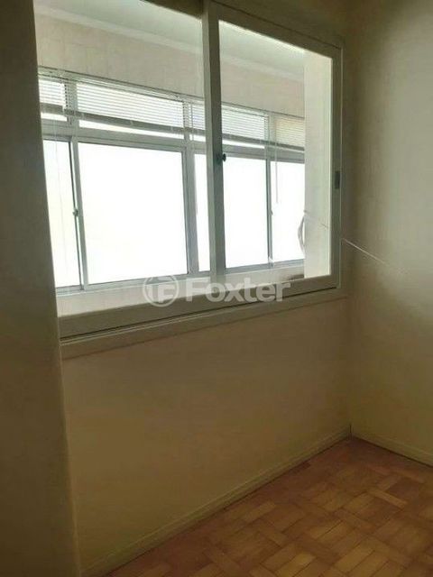 Image 5 - 886798
