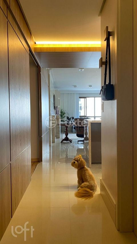 Image 18 - 886833