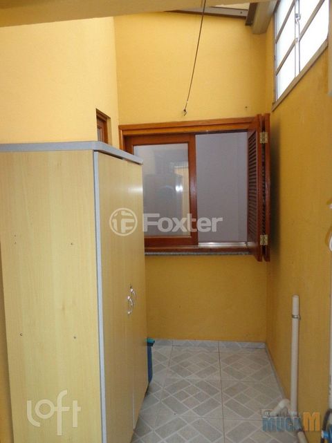 Image 10 - 886851