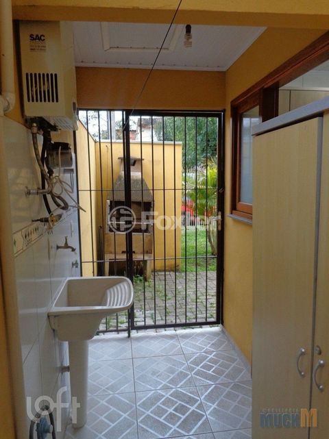 Image 11 - 886851
