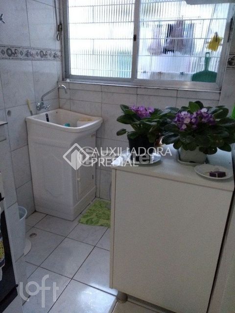 Image 4 - 886852