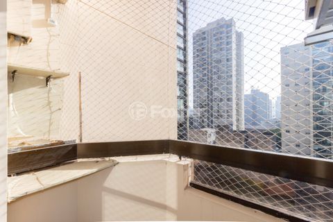 Image 5 - 886860