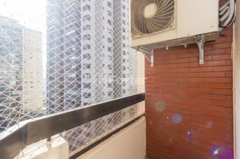 Image 6 - 886860