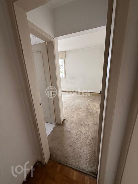 Image 12 - 886911