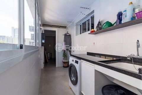 Image 17 - 886915
