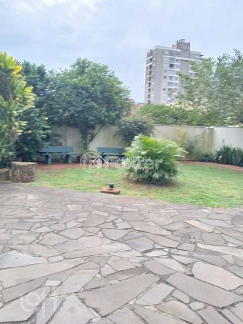 Image 11 - 886922