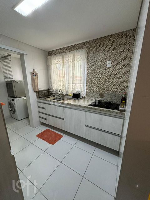Image 6 - 886925