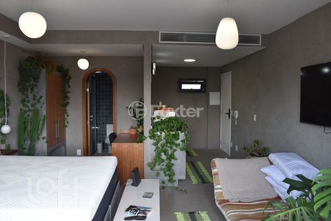 Image 7 - 886931