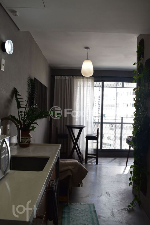 Image 10 - 886932