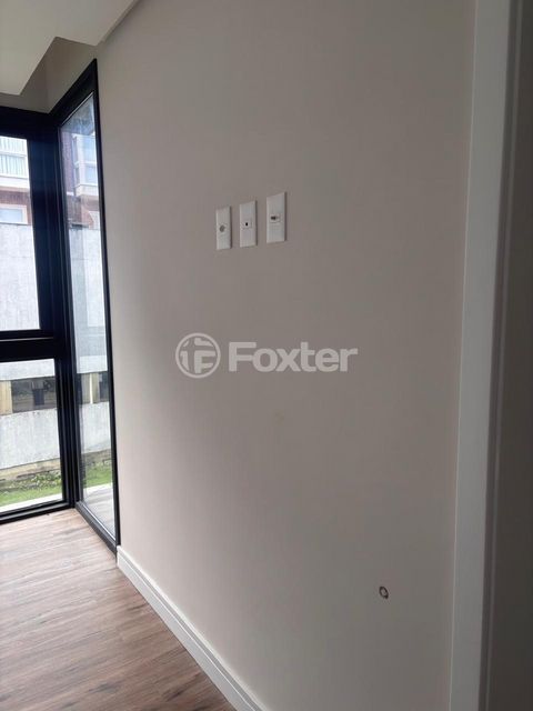 Image 3 - 886935