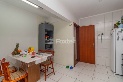 Image 19 - 886943