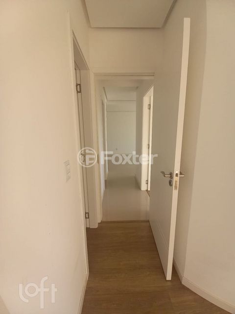 Image 7 - 886953