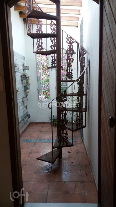 Image 10 - 887004