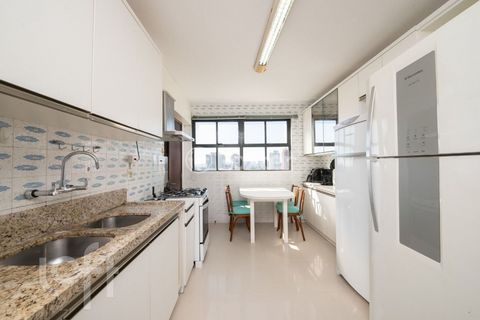 Image 12 - 887006