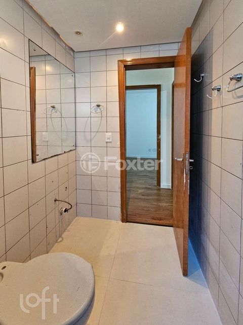 Image 8 - 887024