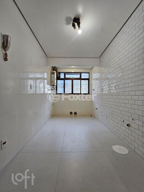 Image 3 - 887024