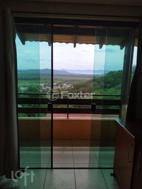 Image 7 - 887111