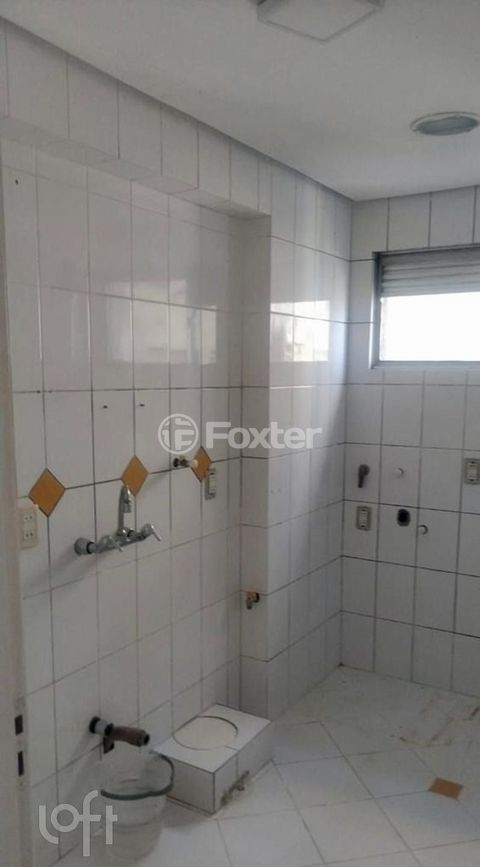 Image 6 - 887271