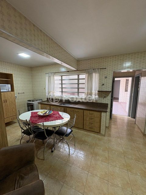 Image 8 - 887300