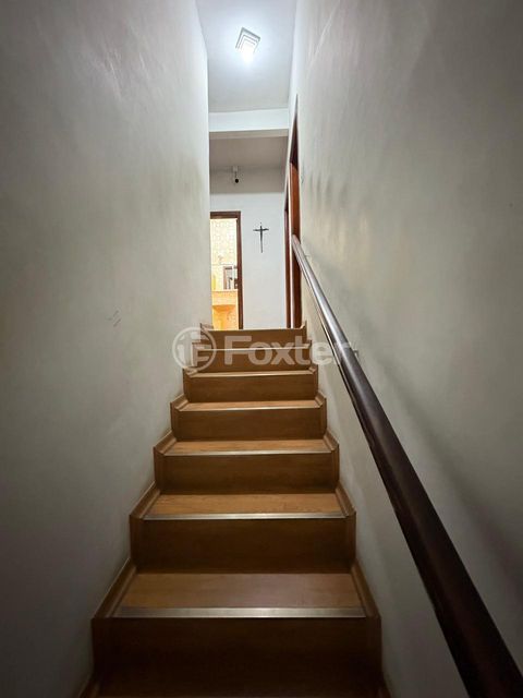 Image 18 - 887300