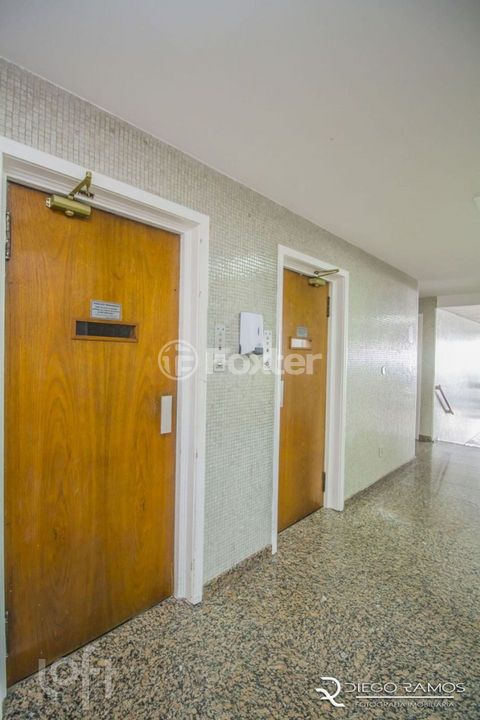 Image 4 - 887310