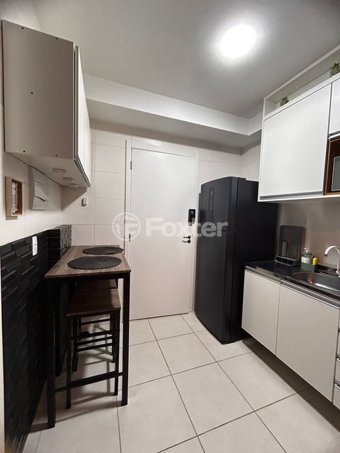 Image 7 - 887350