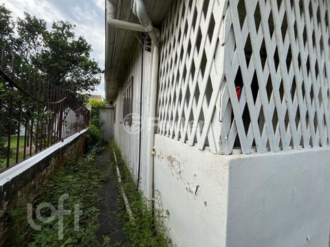 Image 4 - 887379