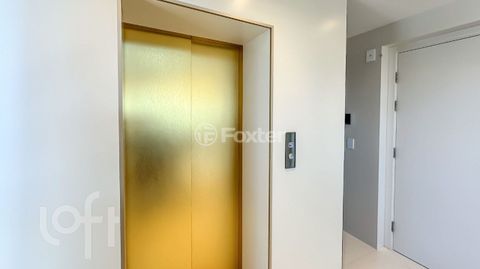 Image 6 - 887385
