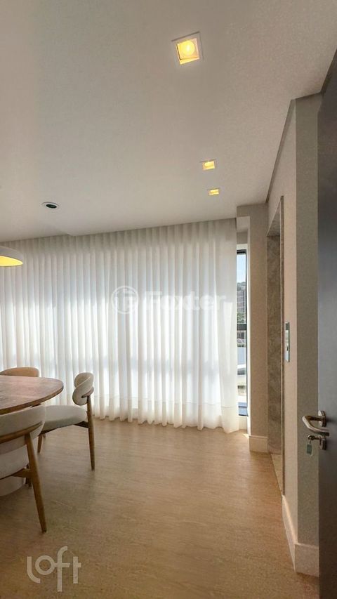 Image 0 - 887402