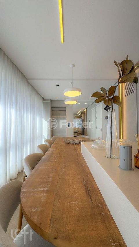 Image 10 - 887402