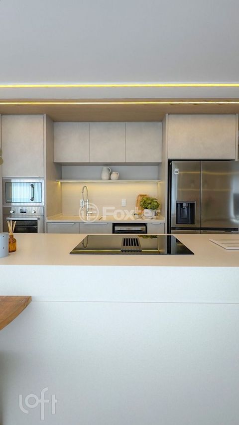 Image 7 - 887402
