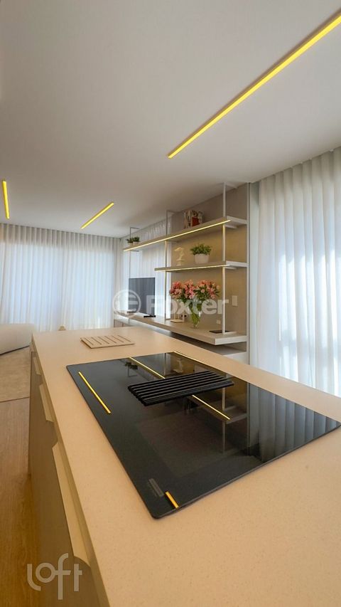 Image 18 - 887402